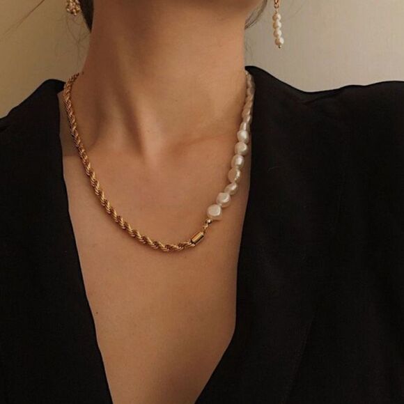 Gold chain & Pearl necklace - Picture 1 of 3